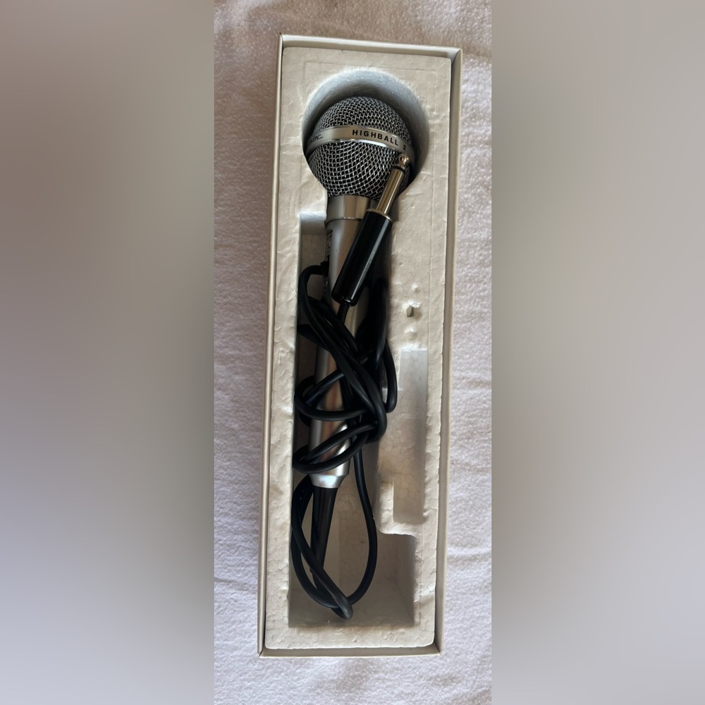 Realistic Highball 2 Dynamic Microphone - Picture 6 of 9